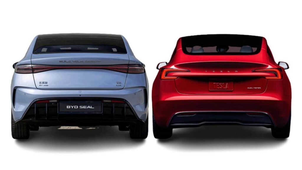 مقارنة خلفية بين Tesla Model 3 وBYD Seal في مشهد حضري حديث.