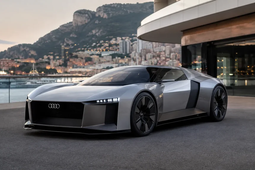سيارة أودي Nuvolari الاختبارية بتصميم مستقبلي جديد تقف أمام واجهة بحرية فاخرة، في استعراض للغة التصميم الجديدة التي ستقود مستقبل سيارات أودي.