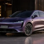سيارة Luxeed RX الكهربائية الفاخرة بتصميم رياضي يثير مقارنات مع Ferrari Purosangue وسط جدل حول مشاركة مصمم سابق من فيراري.