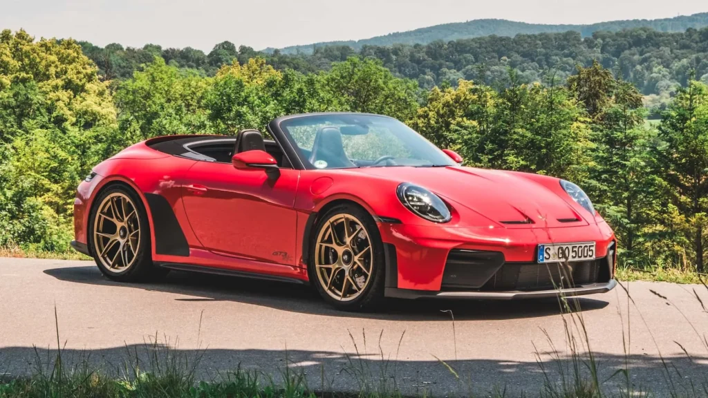 بورشه 911 GT3 2027 مع السقف المكشوف على الطريق
