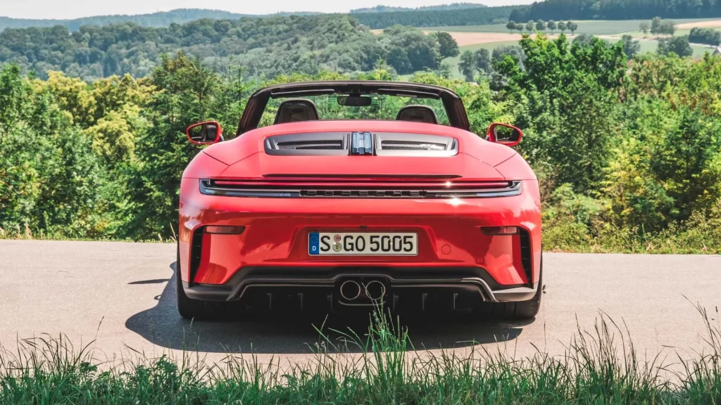 الجناح الخلفي والعناصر الديناميكية الهوائية في بورشه 911 GT3 2027