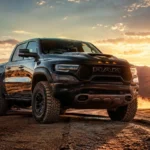 رام TRX 2027 الجديدة أثناء القيادة على طريق صحراوي بمحرك Hellcat V8 بقوة 777 حصان