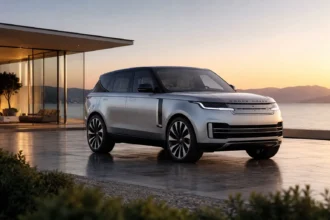 رينج روفر GT الكهربائية بتصميم خارجي فاخر يعكس فلسفة السيارة الجديدة في الجمع بين الأناقة والتقنيات الكهربائية الحديثة.