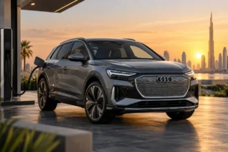 Audi Q4 e-tron أثناء الشحن السريع في محطة حديثة