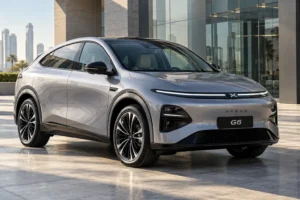 التصميم الخارجي لسيارة XPENG G6 الكهربائية من الأمام بزاوية ثلاثة أرباع